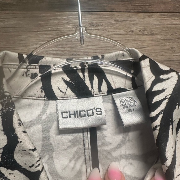 Chico's Floral Ombre Women’s Jacket - Picture 3 of 4